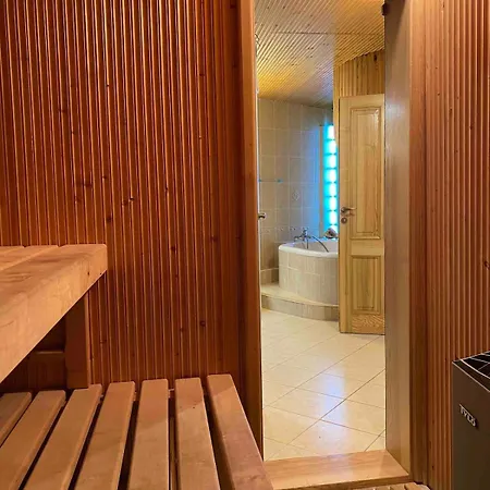 Rooftop 180m2 Loft With Private Sauna, Apartment